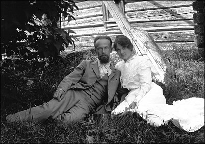 ملف:Otto manninen anni swan.jpg