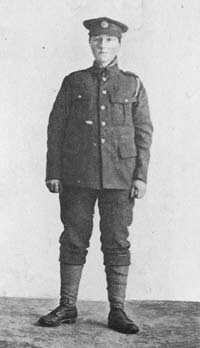 ملف:Dorothy.Lawrence.soldier.jpg