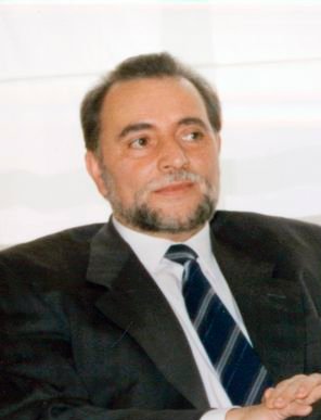 (Julio Anguita) José María Aznar recibe al coordinador general de Izquierda Unida (cropped).jpg