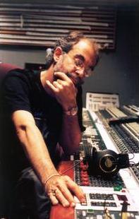 ملف:Rob Fraboni at the console.jpg