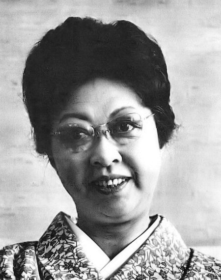 ملف:Aki Fujiwara 01.jpg