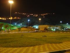 منطقة الجبل ليلاً.