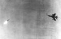 Ракета С-75 летит в американский F-105 над Вьетнамом