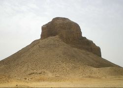 هرم-أمنمحات-الثاني.jpg