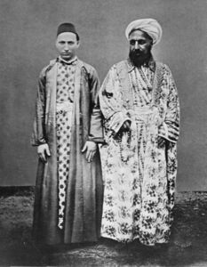 تاجر مكي (يمين) وعبده الشركسي. بعنوان: 'Vornehmner Kaufmann mit seinem cirkassischen Sklaven'، 1888.