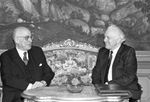وزير الخارجية المصري عصمت عبد المجيد ونظيره السوفيتي إدوارد شيفاردنادزه في 27 أغسطس 1990.