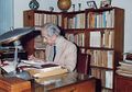 يوسف عز الدين عيسى في مكتبه.