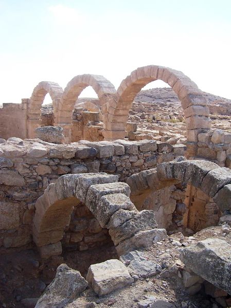 ملف:Um-al-rasas-archi.jpg