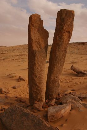 صورة معبرة عن الموضوع أعمدة الرجاجيل