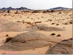 الكثبان الرملية في الطريق إلى محجة.