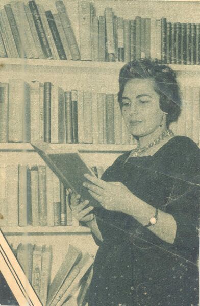 ملف:Latifa al-Zayyat.jpg