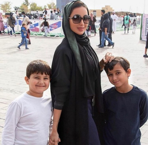 سارة بنت مشهور ونجليها، سلمان بن محمد بن سلمان، ومشهور بن محمد بن سلمان