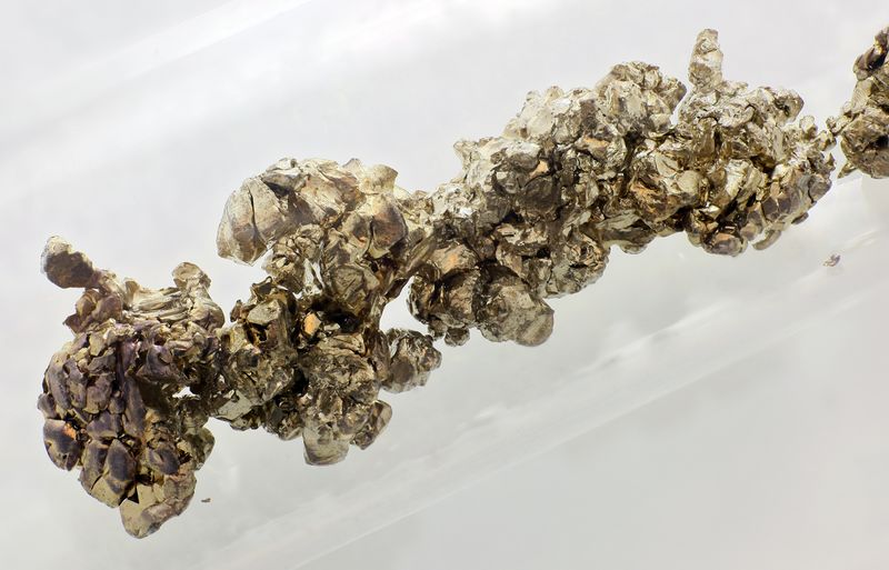 ملف:Strontium destilled crystals.jpg