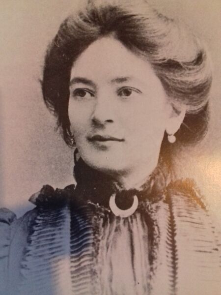 ملف:Lady Mond.jpg