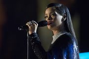 اعتبارا من August 2018[تحديث] the Barbadian artist Rihanna has had the most songs top the Billboard Hot 100 chart in the 2010s (nine) and is tied for the longest cumulative run at number one (forty-one weeks, with Drake)