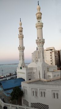 المسجد من الخارج
