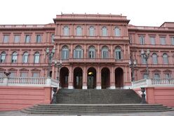 View of the north wing and the porte-cochère