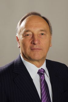 Andris Bērziņš (2011–2015) 10 ديسمبر 1944 (العمر 80 سنة)
