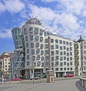 Milunić and Gehry's البيت الراقص