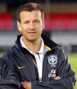 Aecio Neves e Dunga - 17-06-2008 (8368243127) (cropped).jpg
