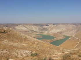 صورة معبرة عن الموضوع سد الوحدة (نهر اليرموك)