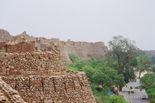 أسوار حصن تغلق آباد