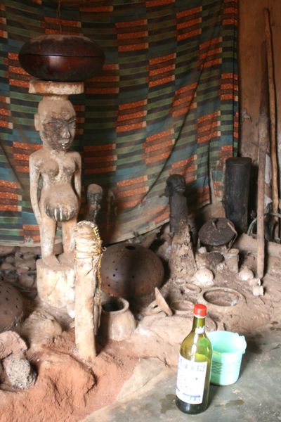 ملف:Voodoo-Altar.jpg
