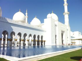 صورة معبرة عن الموضوع مسجد الشيخ زايد