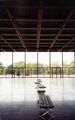 مدخل متحف Neue Nationalgalerie في برلين، ألمانيا.