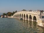 Peking Sommerpalast Seventeen Arch Bridge-20071020-RM-122654.jpg