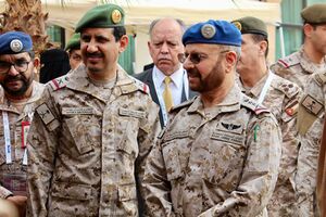 رئيس هيئة الأركان العامة وقائد القوات الجوية المارشال فياض الرويلي (يمين) (فبراير 2024).