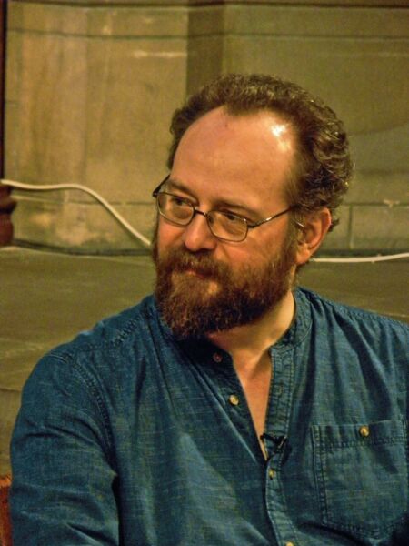 ملف:Stuart MacBride 2019.jpg