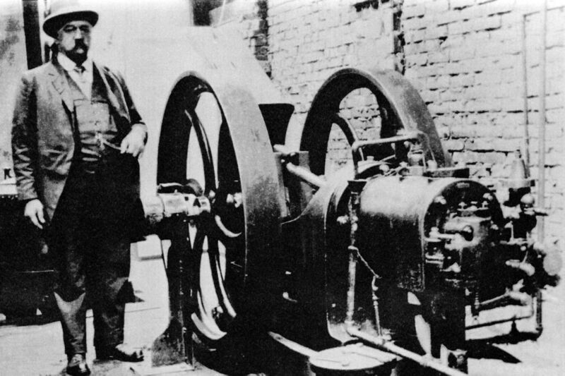ملف:Gasmotor 1926.jpg