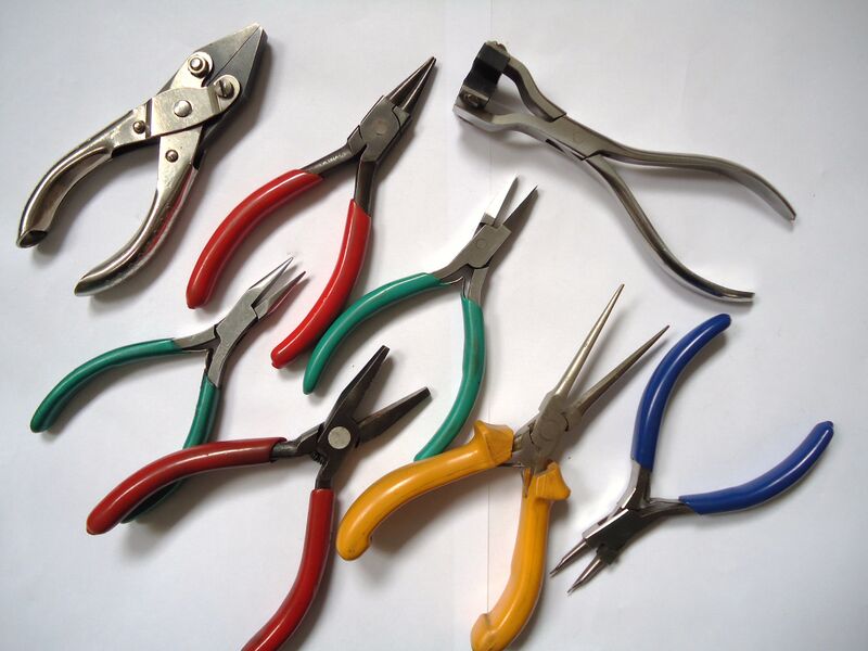 ملف:Jewellery pliers.jpg