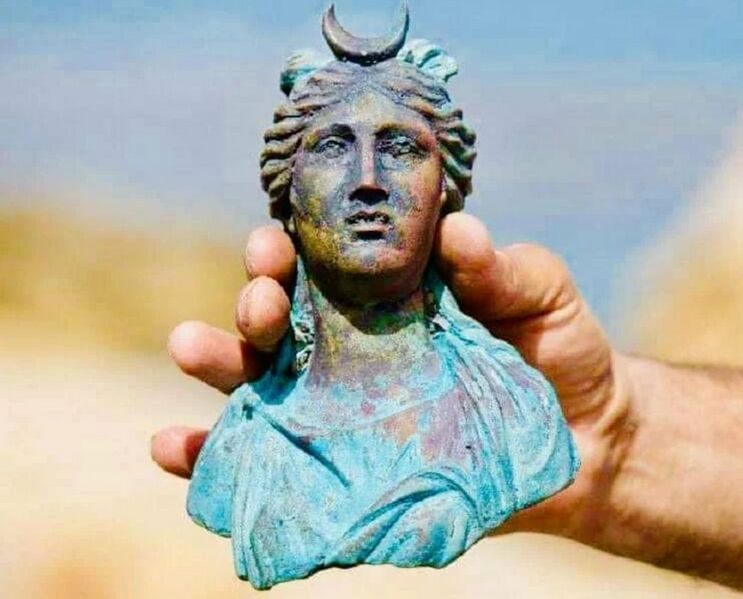 ملف:Luna Palestine 4th century.jpg