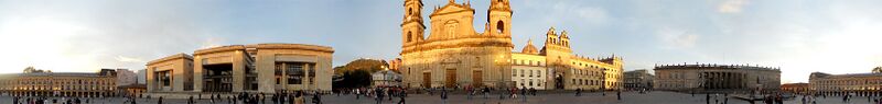 ملف:PanoramaPlacaBolivarBogota.jpg