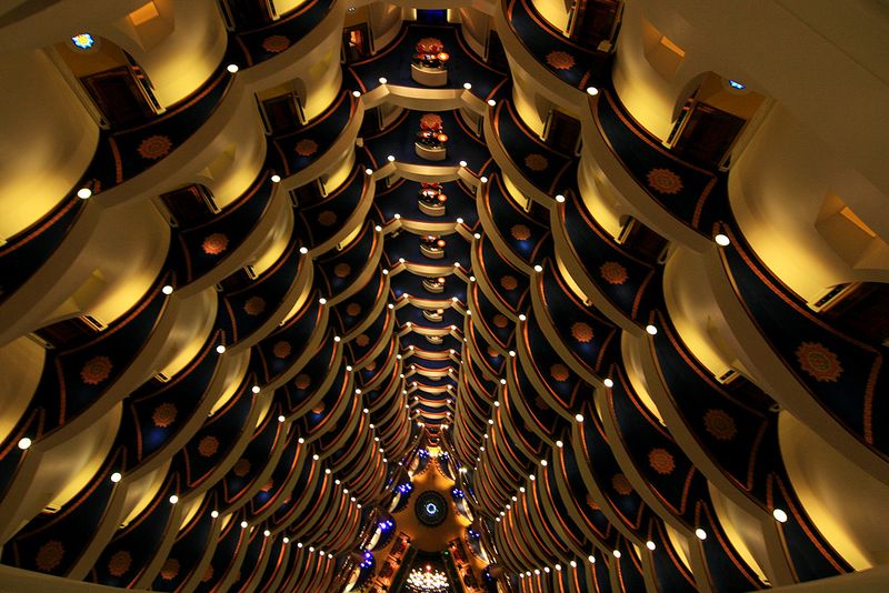 ملف:Burj inside.jpg