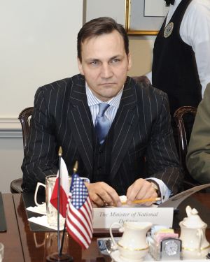 Radek Sikorski 051207-D-2987S-040.jpg