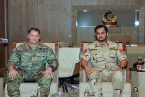 صدام حفتر (يمين) وجون برينان قائد أفريكوم (يسار) في بنغازي 18 يوليو 2024