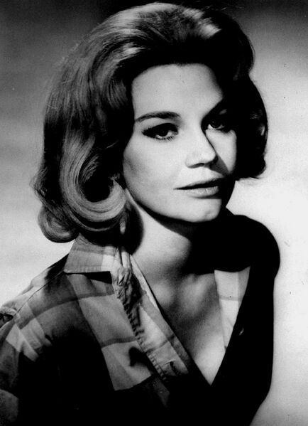 ملف:Elizabeth MacRae Original.jpg