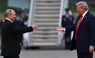 پوتن وترمپ يتبادلان التحية لدى وصولها أنكوردج، ألاسكا.
