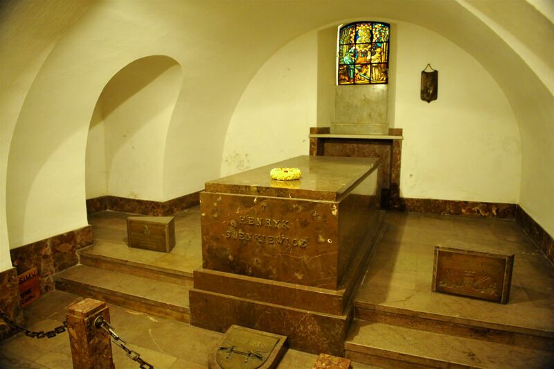ملف:Sienkiewicz grave.JPG