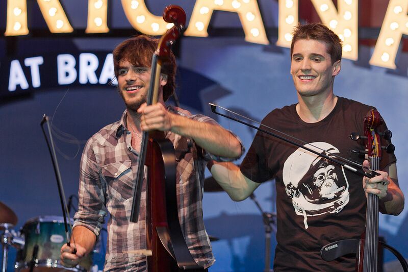 ملف:2Cellos 2011 Hauser Sulic.jpg