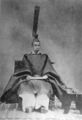 الامبراطور مـِيْ‌جي يرتدي السوكوتاي، 1872.