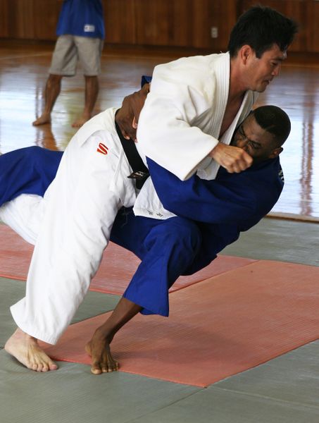 ملف:050907-M-7747B-002-Judo.jpg