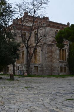 Άποψη του πύργου Παλατάκι στο Χαϊδάρι.jpg