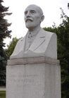 Бюст И. В. Мичурина напротив МГУ