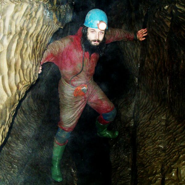 ملف:Caveman-ic.jpg