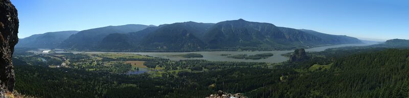 ملف:ColumbiaRiverGorgePanorama.jpg