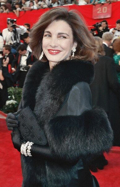 ملف:Anne Archer, 1989-03-cropped.jpg